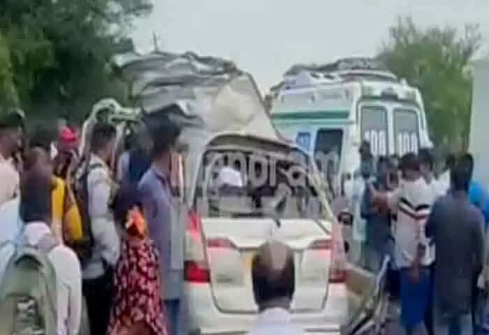 Accidental Death | മൈസുറില് കാറും സ്വകാര്യ ബസും കൂട്ടിയിടിച്ചുണ്ടായ അപകടത്തില് ഒരു കുട്ടി ഉള്പെടെ 10 മരണം; നിരവധി പേര്ക്ക് പരുക്ക്