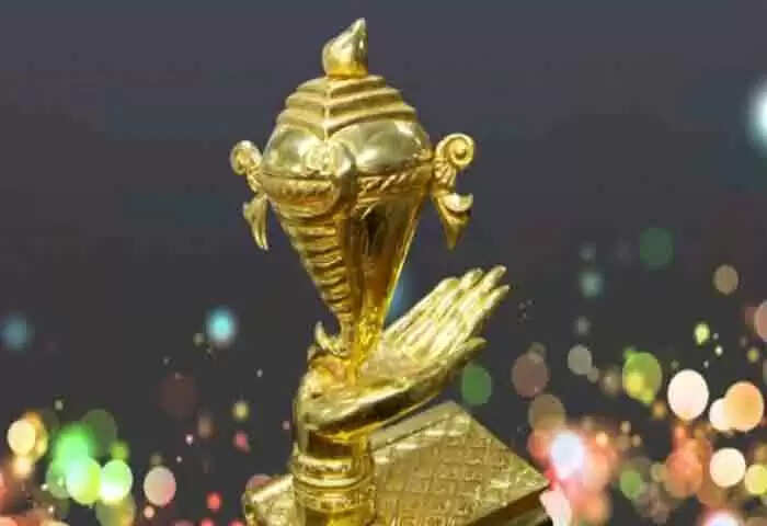 Kalolsavam 2023 | സംസ്ഥാന സ്കൂള് കലോത്സവത്തില് സ്വര്ണക്കപ് നേടി ആതിഥേയരായ കോഴിക്കോട്; നേട്ടം 20-ാമത്തെ പ്രാവശ്യം; 918 പോയിന്റുമായി രണ്ടാം സ്ഥാനത്ത് കണ്ണൂര്; തൊട്ടുപിന്നില് പാലക്കാട്