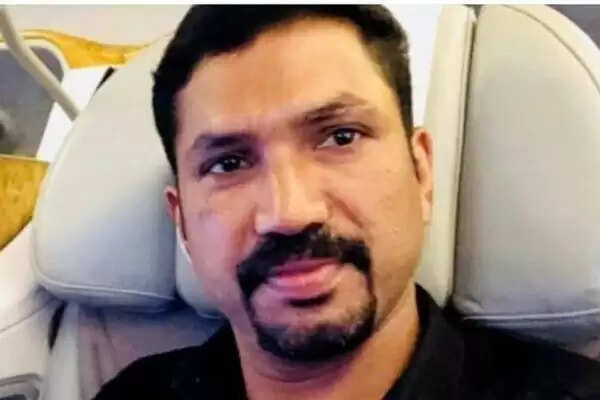 വിമാനത്താവളത്തിലെ സ്വര്ണക്കടത്ത്: മുഖ്യപ്രതിയായ അഭിഭാഷകന് ഡിആര്ഐ മുമ്പാകെ കീഴടങ്ങി