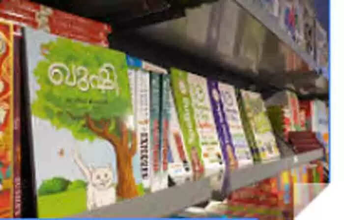 ശാര്ജ എക്സ്പോ സെന്ററില് നടക്കുന്ന 12-ാമത് കുട്ടികളുടെ വായനോത്സവത്തിലെ ഏക മലയാള പുസ്തകമായി 'ഖുഷി'; മൂന്ന് എഡിഷന് പിന്നിട്ട നോവല് കയ്യിലെടുത്തത് പൂച്ചക്കുട്ടിയും 5 വയസുകാരനും
