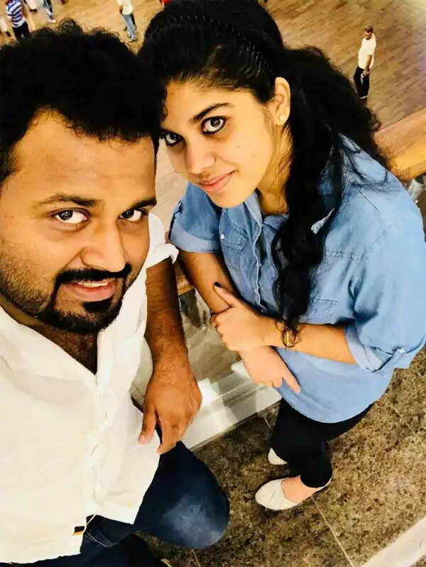 29 വയസുള്ള ആ ഹൃദയം നിലച്ചുപോയി; പിറക്കാന് പോകുന്ന കുഞ്ഞുവാവയെ കാണാന് വിധി അനുവദിച്ചില്ല, ഗര്ഭിണികളുടെ വിമാന യാത്രയ്ക്കായി സുപ്രീം കോടതിയില് പോരാടിയ നിതിന്റെ വേര്പാട് താങ്ങാനാവാതെ സുഹൃത്തുക്കള്