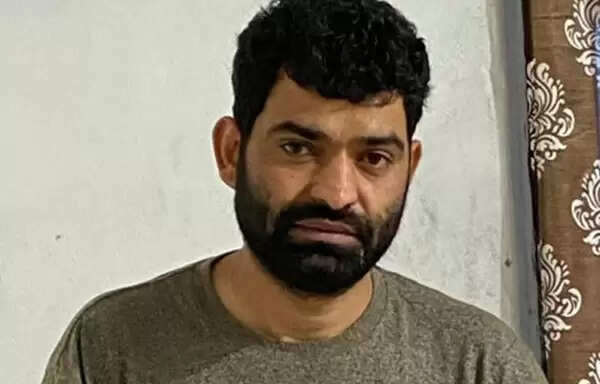 ഹിസ്ബുള് ബന്ധമുള്ള ബിജെപി നേതാവ് അറസ്റ്റില്; രണ്ടുവർഷം മുമ്പ് പുറത്താക്കിയ ആളെന്ന് പാര്ട്ടി