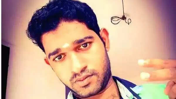 സുരക്ഷാ ഉദ്യോഗസ്ഥന് കഴുത്തില് വെടിയേറ്റ് മരിച്ചനിലയില്