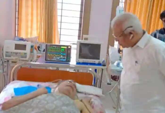 Pushpan | കൂത്തുപറമ്പിലെ ജീവിക്കുന്ന രക്തസാക്ഷി പുഷ്പനെ വിദഗ്ധ ചികിത്സയ്ക്കായി കോഴിക്കോട്ടെ ആശുപത്രിയിലേക്ക് മാറ്റി