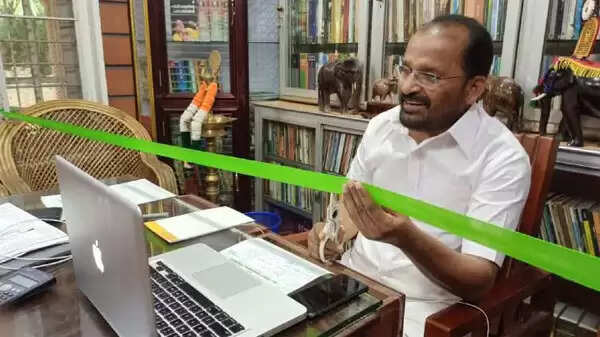 കേരളത്തിലെ ആദ്യത്തെ കോവിഡ് ഐസിയുവിന്റെ ഉദ്ഘാടനം ക്വാറന്റൈനിലിരുന്ന് വീഡിയോ കോണ്ഫറന്സ് വഴി നിര്വഹിച്ച് ടിഎന് പ്രതാപന് എംപി