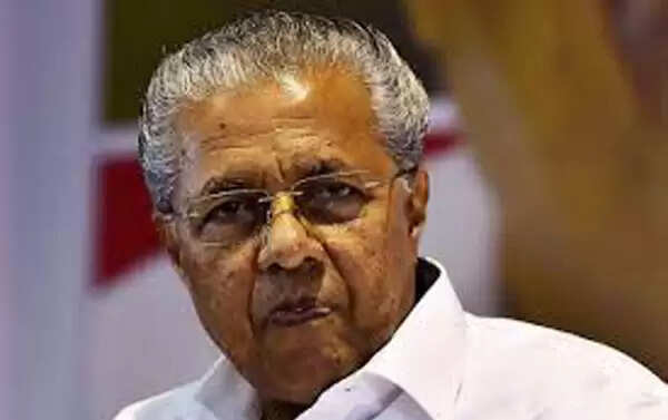 സ്പ്രിങ്ക്ളറില് മുഖ്യമന്ത്രിയുടേത് സത്യപ്രതിജ്ഞാലംഘനം; അന്വേഷണം ആവശ്യപ്പെട്ട് ഹൈക്കോടതിയില് ഹര്ജി