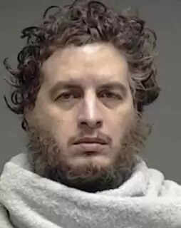 കാമുകിയെ കുത്തിക്കൊന്ന് മൃതദേഹത്തിനൊപ്പം സെല്ഫിയെടുത്ത് ഫേസ്ബുക്കിലിട്ടു