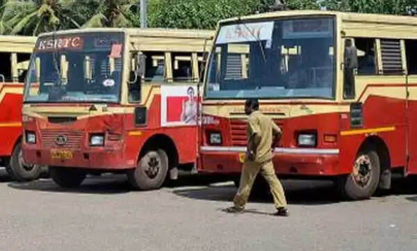 കെ എസ് ആര് ടി സിയില് വീണ്ടും കൂട്ട പിരിച്ചുവിടല്; താത്ക്കാലിക ഡ്രൈവര്മാരെ മുഴുവന് പിരിച്ചുവിട്ട് പി എസ് സി റാങ്ക് ലിസ്റ്റില് നിന്നുള്ളവരെ നിയമിക്കാന് ഹൈക്കോടതിയുടെ ഉത്തരവ്