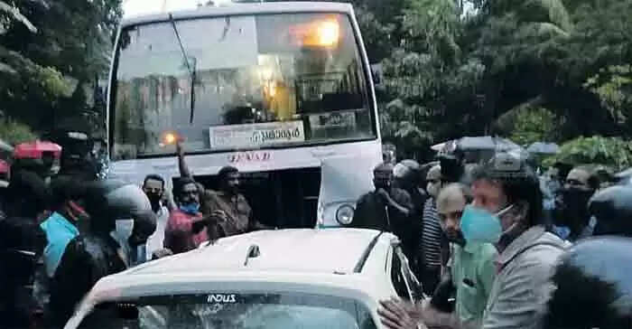 തൃക്കോരിമംഗലത്ത് കെ എസ് ആര് ടി സി ബസും കാറും കൂട്ടിയിടിച്ചുണ്ടായ അപകടം; മരണം നാലായി
