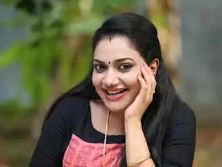 റിമി ടോമി അടക്കമുള്ളവരുടെ വീട്ടില് പരിശോധന തുടരുന്നു; കോടികളുടെ അനധികൃത സ്വത്ത് കണ്ടെത്തിയതായി റിപ്പോര്ട്ട്