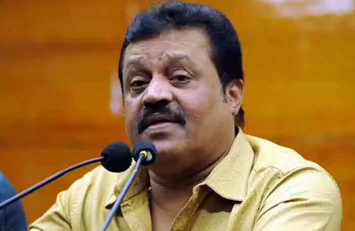 പൊലീസ് ഉദ്യോഗസ്ഥനെ കൊണ്ട് നിർബന്ധിച്ച് സല്യൂട് ചെയ്യിപ്പിച്ച സംഭവം; സുരേഷ് ഗോപി എംപിക്കെതിരെ ഡിജിപിക്ക് പരാതി നൽകി