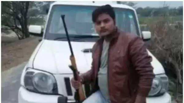 വികാസ് ദുബെയുടെ അടുത്ത സഹായി പൊലീസ് ഏറ്റുമുട്ടലില് വെടിയേറ്റ് മരിച്ചു