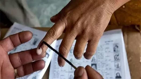 അങ്കത്തട്ടുണര്ന്നു; ആദ്യഘട്ട തെരഞ്ഞെടുപ്പ് ആരംഭിച്ചു; 91 മണ്ഡലങ്ങള് വിധിയെഴുതുന്നു