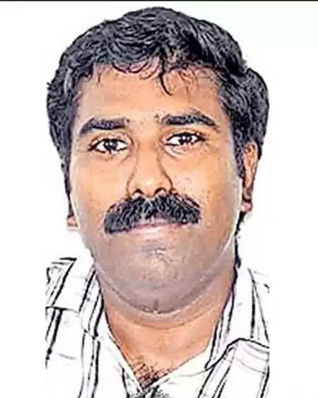 അവധി കഴിഞ്ഞ് ഗള്ഫിലേക്ക് മടങ്ങാനിരിക്കെ സുപ്രധാന രേഖകള് മോഷണം പോയി; യുവാവ് കുഴഞ്ഞുവീണ് മരിച്ചു