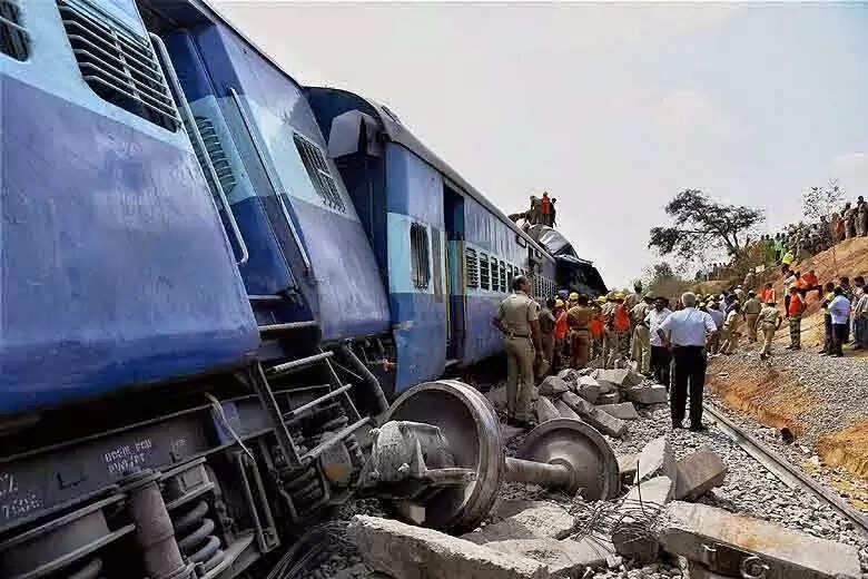 ഹൊസൂര് ട്രെയിന് അപകടത്തിന് കാരണം സഡന് ബ്രേക്കിട്ടതെന്ന് ലോക്കോ പൈലറ്റ്
