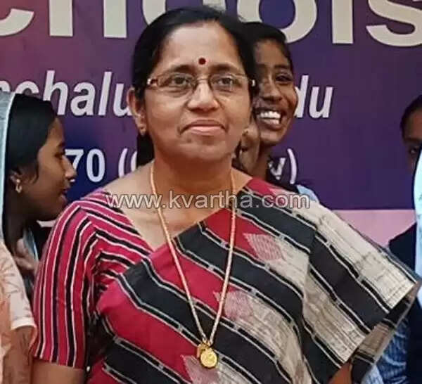 പ്രിന്സിപ്പലിന്റെ ആത്മഹത്യ; ശക്തമായ നിയമ നടപടികളുമായി ടീച്ചറിന്റെ കുടുംബം; സംഭവം ക്ലാസ് മുറിയില് മദ്യപിച്ച വിദ്യാര്ഥിനികളെ ചോദ്യം ചെയ്തതിനെ തുടര്ന്നുണ്ടായ മാനസിക പീഡനമെന്ന് പരാതി