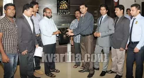 ഫോട്ടോ മത്സരം: സമ്മാനങ്ങള് നല്കി; ഒരു പവന് ഉറ്റവര് നഷ്ടപ്പെട്ടവര്ക്ക്