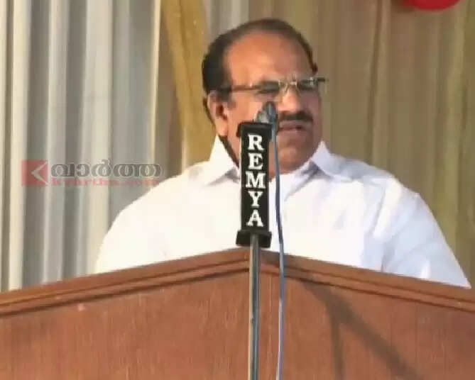 ഉമ്മന്ചാണ്ടിയും ചെന്നിത്തലയും ആര്എസ്എസിനോട് വിനീത വിധേയത്വം കാട്ടുന്നു: കോടിയേരി