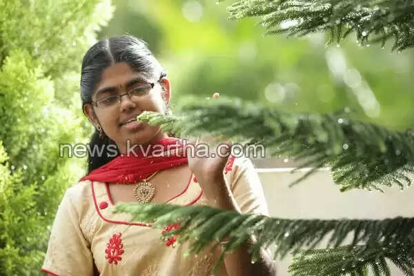 പ്ലസ് വണ് വിദ്യാര്ത്ഥിനി സംവിധാനം ചെയ്ത ചിത്രം 'മണല്ച്ചിത്രങ്ങള്' റിലീസ് ചെയ്യുന്നു