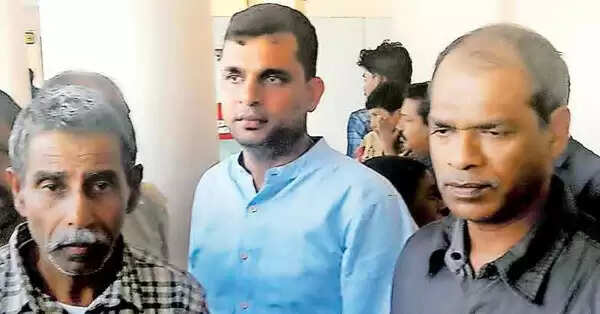 ചെയ്യാത്ത കുറ്റത്തിന് 20 വര്ഷം ജയിലില് കഴിഞ്ഞ പ്രവാസി മലയാളികള് ഒടുവില് സത്യം തെളിഞ്ഞതോടെ ജയില്മോചിതരായി നാട്ടിലെത്തി