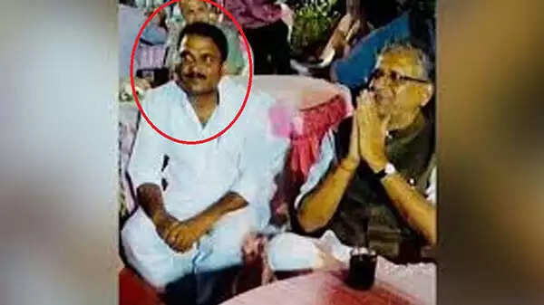 ഒന്പത് സ്കൂള് വിദ്യാര്ത്ഥികളെ വാഹനമിടിച്ച് കൊലപ്പെടുത്തിയ ബിജെപി നേതാവ് കീഴടങ്ങി