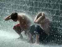 പിണങ്ങി; പിന്നെ കലിതുള്ളി, താക്കീതായി മഴ