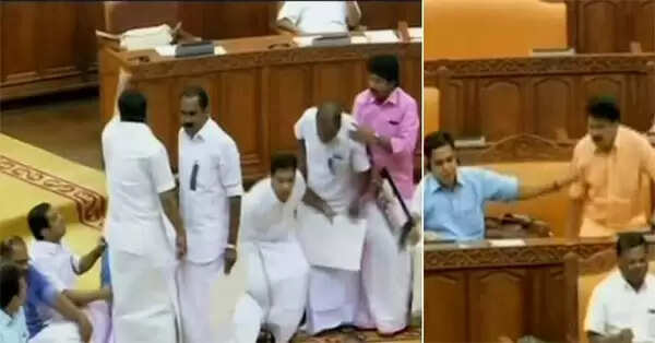 ശുഐബ് വധക്കേസില് സിബിഐ അന്വേഷണം ആവശ്യപ്പെട്ട് നിയമസഭയില് ഭരണ- പ്രതിപക്ഷ ബഹളം; രണ്ടാം ദിവസവും സഭ മുടങ്ങി