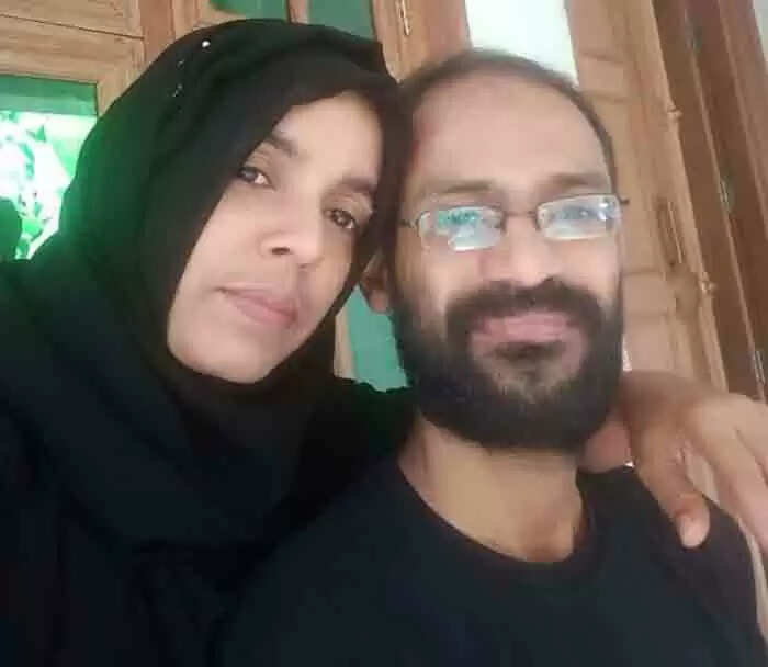 കാവല് നില്ക്കുന്ന പൊലീസ് തന്നെയും അഭിഭാഷകരെയും തടയുന്നു; എയിംസില് ചികിത്സയില് കഴിയുന്ന സിദ്ദിഖ് കാപ്പനെ കാണാന് അനുവദിക്കണമെന്ന് ആവശ്യപ്പെട്ട് ഭാര്യ കോടതിയെ സമീപിച്ചു