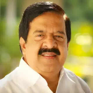 പിണറായി പഞ്ചായത്തില് പോലും തുല്യനീതി ഉറപ്പു വരുത്താന് മുഖ്യമന്ത്രിക്ക് കഴിഞ്ഞിട്ടില്ല: രമേശ് ചെന്നിത്തല