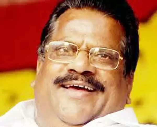 ടി.പിയുടെ മൃതദേഹത്തില് വെട്ടുകള് 51 അല്ല , 12 എന്ന് ഇ.പി.ജയരാജന്