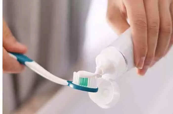 ടൂത് പേസ്റ്റാണെന്ന് തെറ്റിദ്ധരിച്ച് എലിവിഷം കൊണ്ട് പല്ലുതേച്ചന്ന സംഭവം; 18 കാരിക്ക് ദാരുണാന്ത്യം