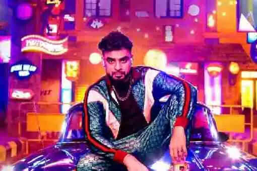 മണവാളന് വസീം ആയി ടൊവിനോ തോമസ്; 'തല്ലുമാലയുടെ' ഫസ്റ്റ് ലുക് പോസ്റ്റര് പുറത്തുവിട്ടു