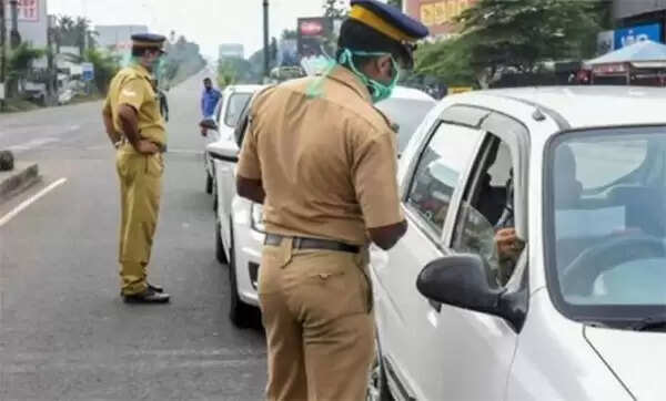 കര്ശന നിലപാടുമായി സംസ്ഥാന സര്ക്കാര്; പാസില്ലാത്തവരെ കേരളത്തിലേക്ക് കടത്തില്ല
