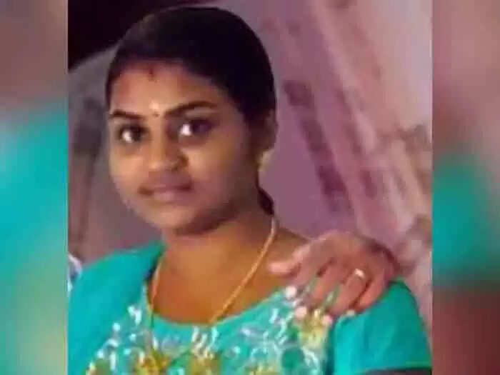 സൗമ്യ സന്തോഷിന്റെ മൃതദേഹം ശനിയാഴ്ച നാട്ടിലെത്തിക്കും; ഡെല്ഹിയില് വി മുരളീധരന് ഏറ്റുവാങ്ങും