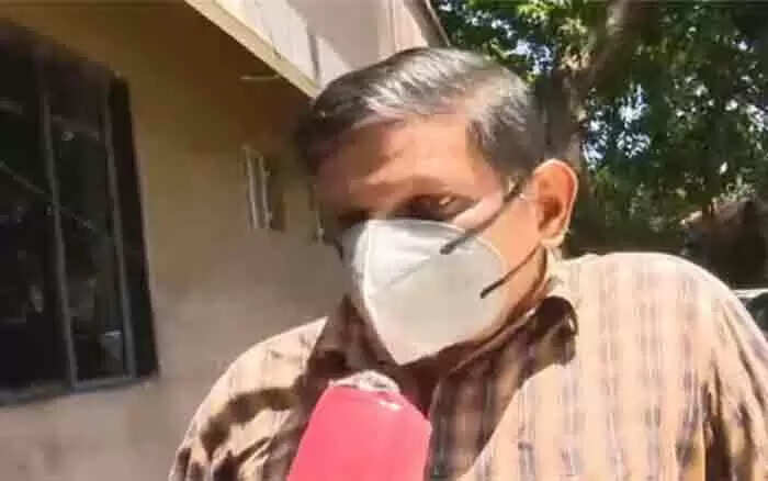 മാധ്യമപ്രവര്ത്തകന് കെ എം ബശീര് വാഹനമിടിച്ച് മരിച്ചസംഭവം; പ്രതികളുടെ ചിത്രമെടുക്കാന് ശ്രമിച്ച സിറാജ് ഫോടോഗ്രാഫര് ശിവജികുമാറിനെ കൈയേറ്റം ചെയ്ത സംഭവത്തില് അഭിഭാഷകര്ക്കെതിരെ കേസെടുത്തു