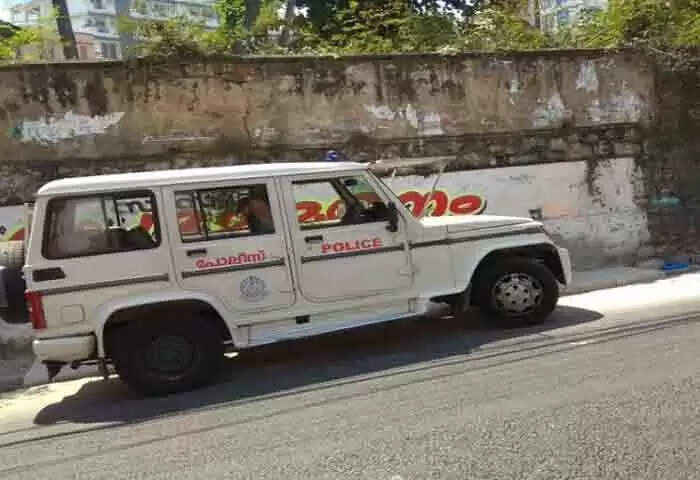 Attacked | കുടുംബ വഴക്ക്; 'കൊച്ചിയില് ഭാര്യയെ ഭര്ത്താവ് വെട്ടിപ്പരുക്കേല്പിച്ചു'