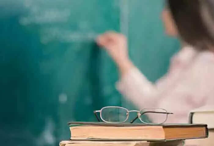 Teacher | 'അധ്യാപകരെ ജെന്ഡര് ഭേദമില്ലാതെ 'ടീചര്' എന്ന് അഭിസംബോധന ചെയ്താല് മതി'; ഉത്തരവുമായി സംസ്ഥാന ബാലാവകാശ കമീഷന്