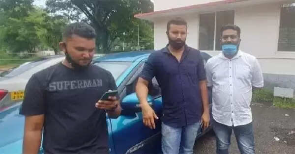 അര്ധരാത്രി ഓടുന്ന കാറിനു മുന്നിലേക്കു മേല്വസ്ത്രം മാത്രം ധരിച്ച് പാഞ്ഞടുക്കുന്ന ഒരു സ്ത്രീയും കുഞ്ഞും; തന്നെ ആരൊക്കെയോ ചേര്ന്ന് പീഡിപ്പിച്ചെന്ന് വിളിച്ചുപറയുന്നു; കേരളം മുഴുവനും ചര്ച്ചയായ കഠിനം കുളത്തെ ബലാത്സംഗ കഥ ഇങ്ങനെ!