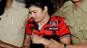 പിങ്കി പ്രമാണിക്കിനെ പോലീസുകാര് അപമാനിക്കുന്നതായി ആരോപണം