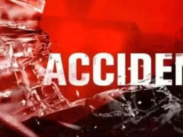 ബൈക്കിന് പിന്നില് ടിപ്പര് ലോറിയിടിച്ച് ആറുവയസുകാരനുള്പ്പെടെ രണ്ടു പേര് മരിച്ചു; ഒരാള്ക്ക് ഗുരുതരം