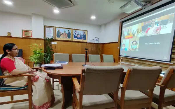 പാലക്കാട് പുതിയ റീജിയണല് പബ്ലിക് ഹെല്ത്ത് ലാബിന്റെ നിര്മാണോദ്ഘാടനം മന്ത്രി കെ കെ ശൈലജ ടീച്ചര് നിര്വഹിച്ചു