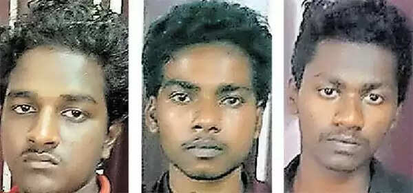 മദ്യപിച്ച് ലക്കുകെട്ട മൂന്നംഗസംഘം അടിച്ചുതകര്ത്തത് 24 വാഹനങ്ങള്; ഫ് ളാറ്റിന്റെ ജനല്ഗ്ലാസുകളും തകര്ത്തു, അക്രമികളെ നാട്ടുകാര് കയ്യോടെ പിടികൂടി പോലീസില് ഏല്പിച്ചു