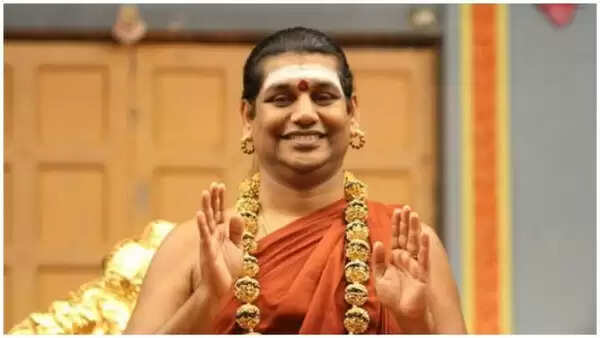 സംസാരിച്ചത് തന്നെ വളരെ മോശമായി, ആത്മീയകാര്യങ്ങള്ക്കെന്ന് പറഞ്ഞ് രണ്ട് മാസം മുറിയില് പൂട്ടിയിട്ടു, അര്ദ്ധരാത്രിയില് ആഭരണങ്ങളും മേക്കപ്പുമിട്ട് വീഡിയോ ചെയ്യാന് ആവശ്യപ്പെടും; നിത്യാനന്ദയുടെ തടങ്കലില് നിന്ന് രക്ഷപ്പെട്ട പെണ്കുട്ടിയുടെ വെളിപ്പെടുത്തല്