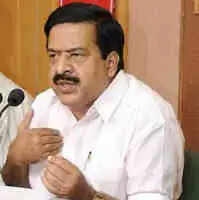 ഗണേഷിന്റെ മടക്കം: ഉമ്മന് ചാണ്ടി അയഞ്ഞപ്പോള് രമേശ് മുറുകി