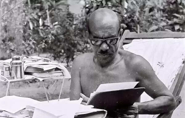 മലയാളത്തിന്റെ വിശ്വസാഹിത്യകാരനായ ബേപ്പൂര് സുല്ത്താന് ഓര്മ്മയായിട്ട് 26 വര്ഷം; ഇത്തവണ ബഷീര് സ്മരണ മനസ്സില് മാത്രം