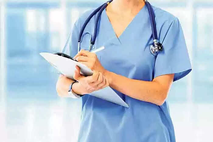 ജീവനക്കാരുടെ അശ്രദ്ധമൂലം കോവിഡ് രോഗി മരിച്ചെന്ന ശബ്ദസന്ദേശം; കളമശേരി മെഡിക്കല് കോളജിലെ നഴ്സിങ് ഓഫിസര് ജലജകുമാരിയെ സസ്പെന്ഡ് ചെയ്തു