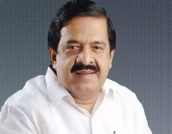 ഷുഹൈബിന്റെ കൊലപാതകത്തില് പ്രതികള് വിലസിനടക്കുന്നത് മുഖ്യമന്ത്രിയുടെ ഓഫീസിന്റെ ഇടപെടല് മൂലമെന്ന് ചെന്നിത്തല