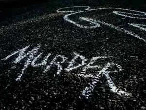 കണ്ണില് മുളക്പൊടി വിതറി 21കാരി ഭര്ത്താവിന്റെ തല വെട്ടിമാറ്റി