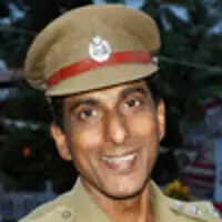 പ്രദീപ് കുമാര് സ്വയം വിരമിക്കുന്നു; മുസ്ലിം ലീഗ് സമ്മര്ദ്ദമെന്ന് ആരോപണം