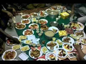 വ്രതമാസത്തില് പരസ്യമായി ഭക്ഷണം കഴിച്ചാല് കടുത്ത ശിക്ഷ